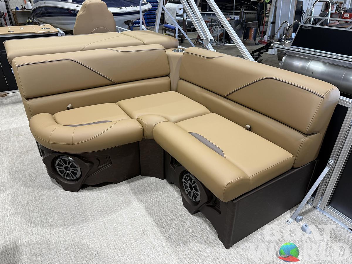 2027 Tahoe Sport Rear Fish 2385 & 4-Stroke $37995