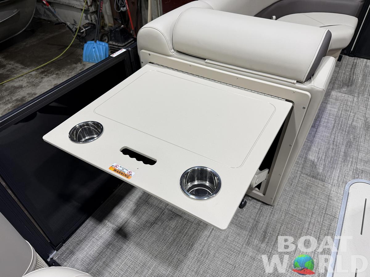 2026 Bentley Pontoons Legacy 223 QSB Swingback Tritoon 