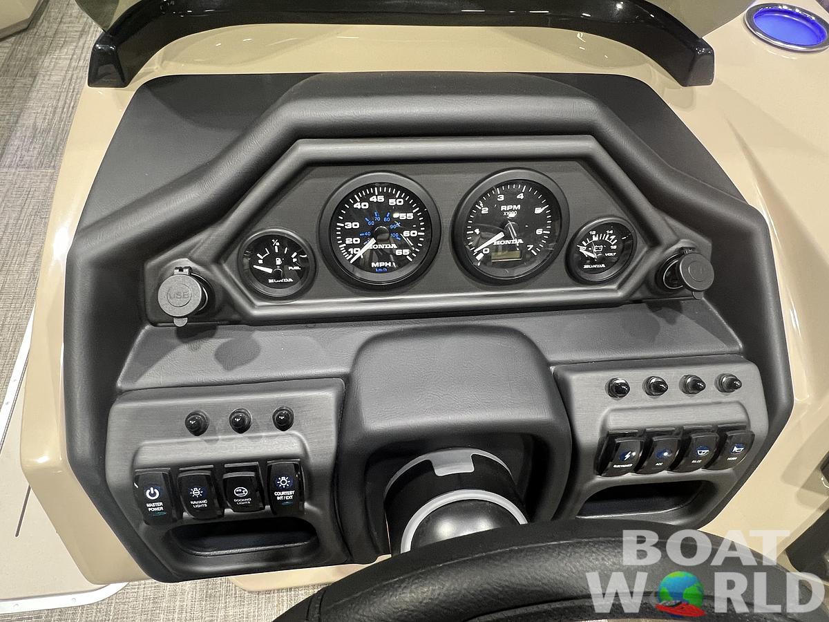 2026 Bentley Pontoons Legacy 223 Swingback Tritoon