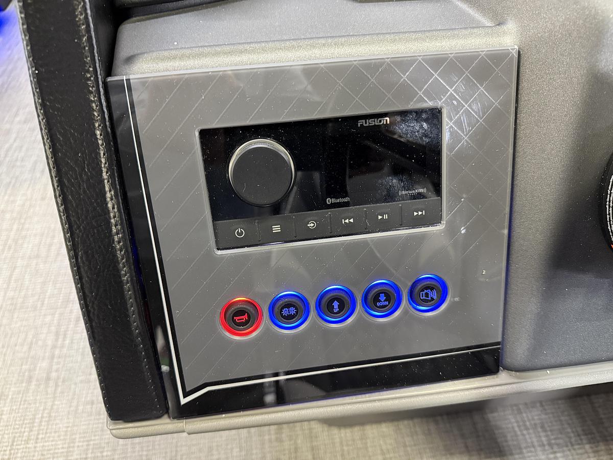 2025 Tahoe Pontoons Cascade 2385 Quad Lounge Shift Tritoon & 225HP 4-Stroke