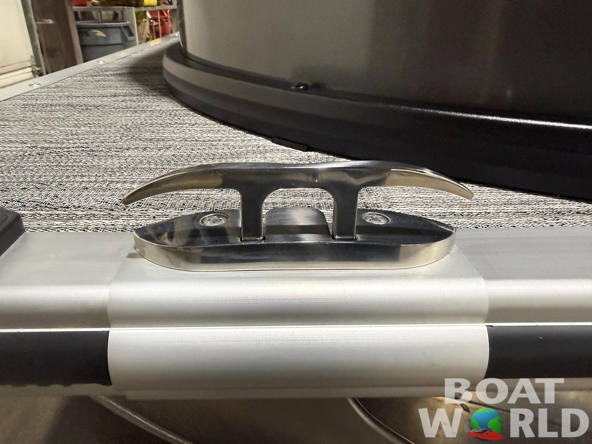 2026 Bentley Pontoons Legacy 220 Navigator DL Quad Lounge