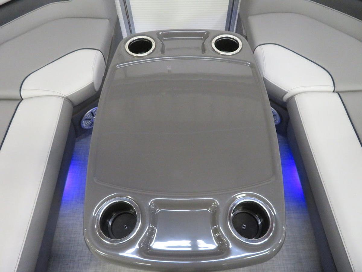 2025 Princecraft Vectra 21 RL Dinette Swingback Pontoon & Mercury 4-Stroke EFI