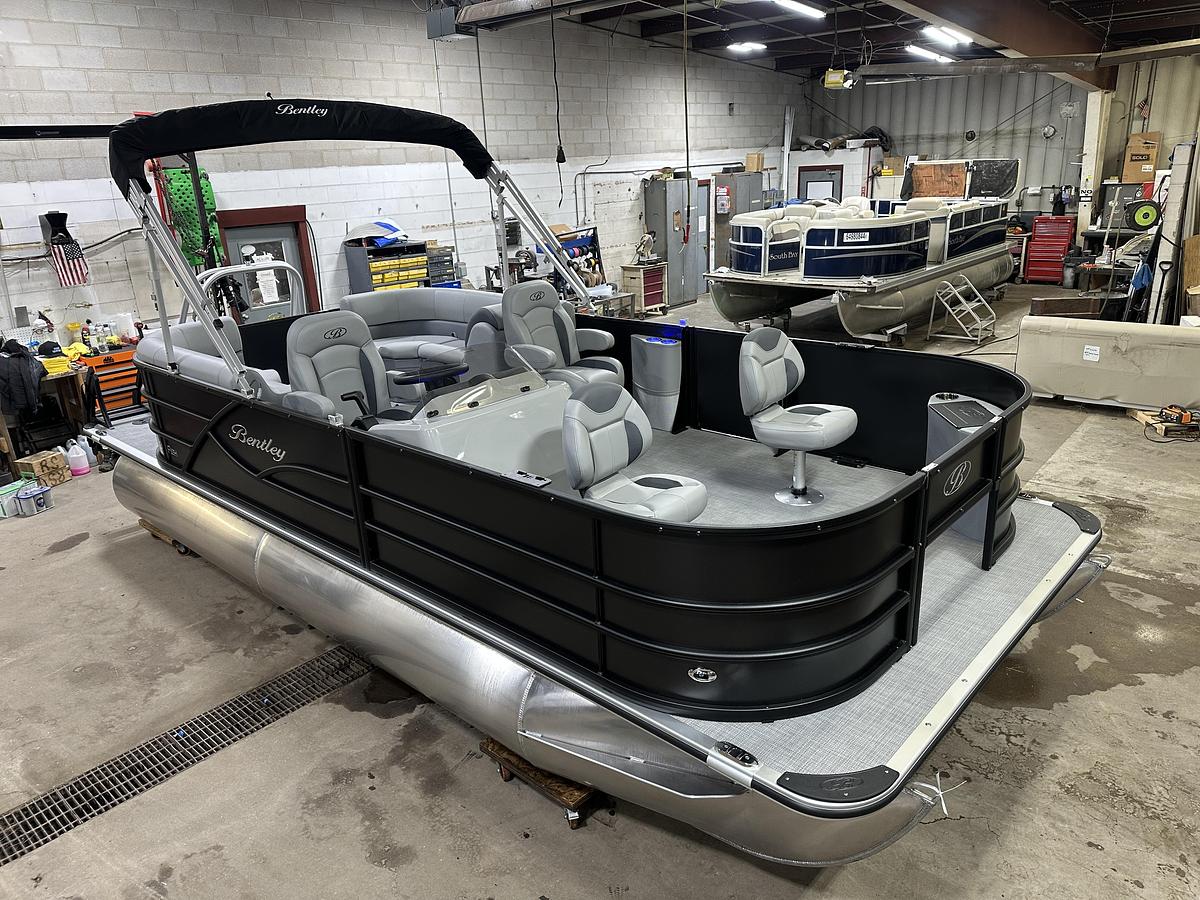 2025 Bentley Pontoons Fish 200 Center Walkthrough & Honda 4-Stroke EFI