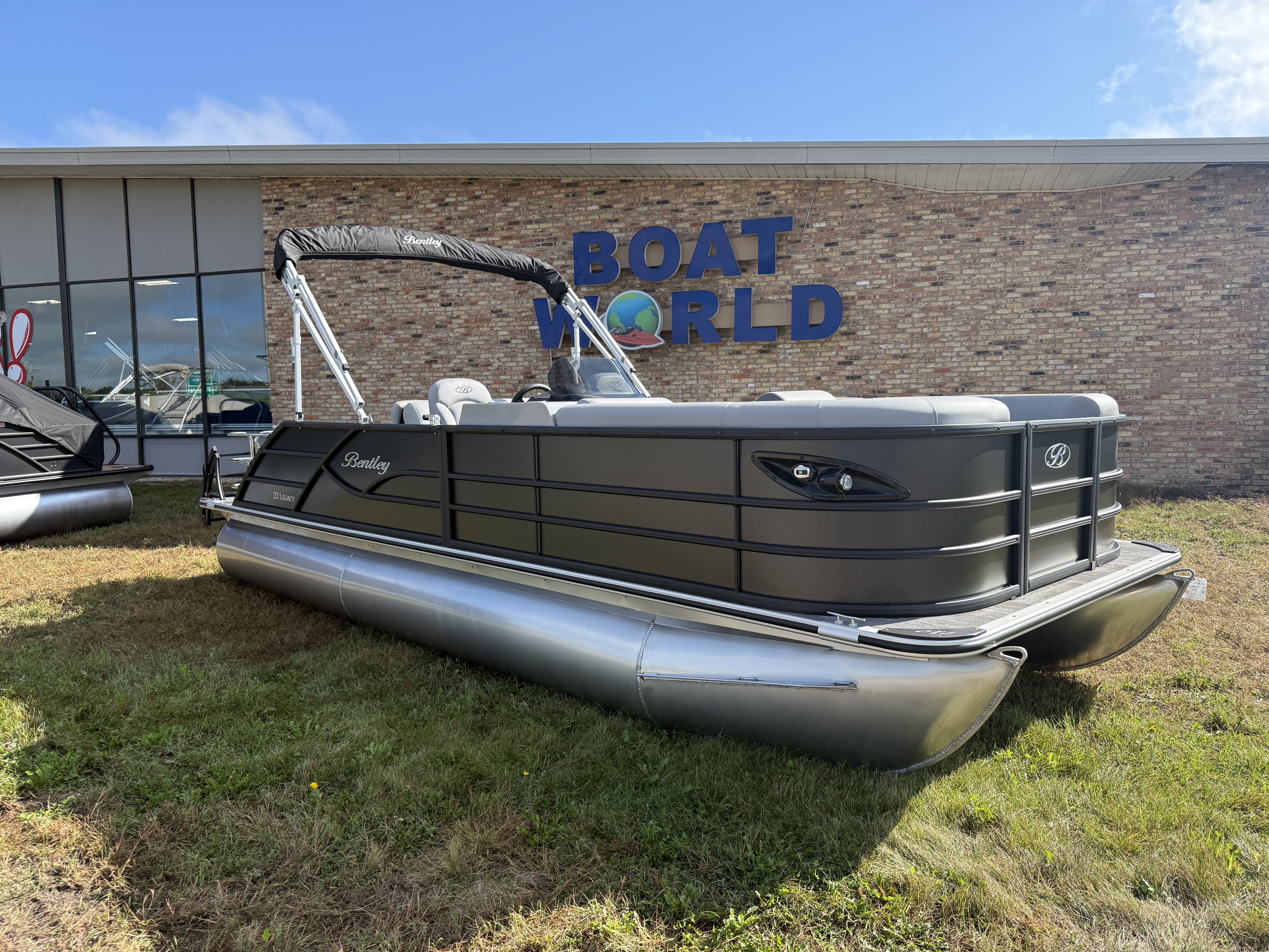 2026 Bentley Pontoons Legacy 220 Swingback 