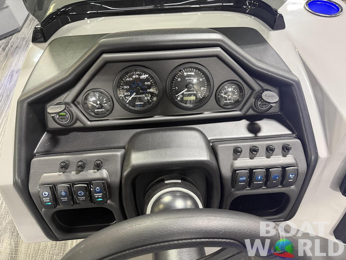 2026 Bentley Pontoons Legacy 220 Swingback & 4-Stroke EFI