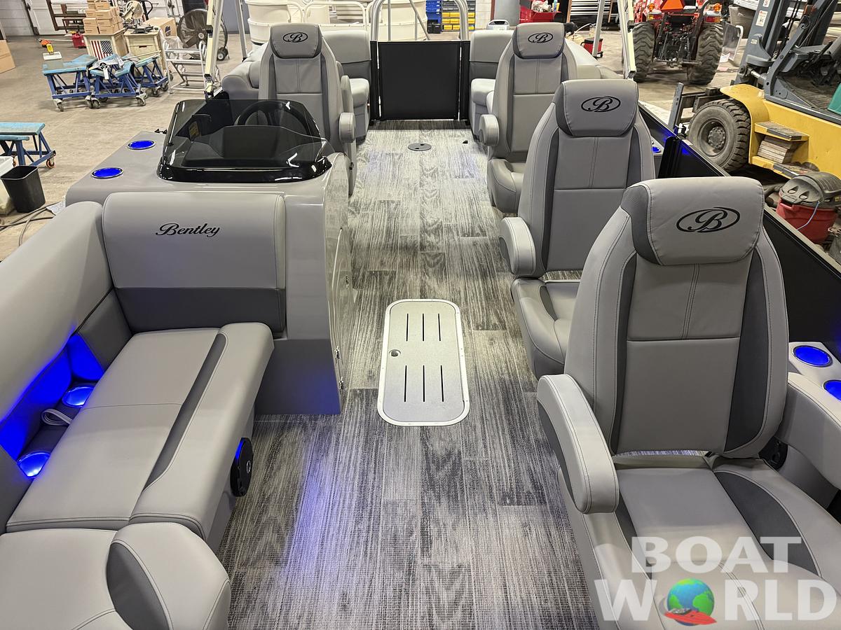 2025 Bentley Pontoons Legacy 223 Navigator Quad Lounge Tritoon & Honda 4-Stroke EFI
