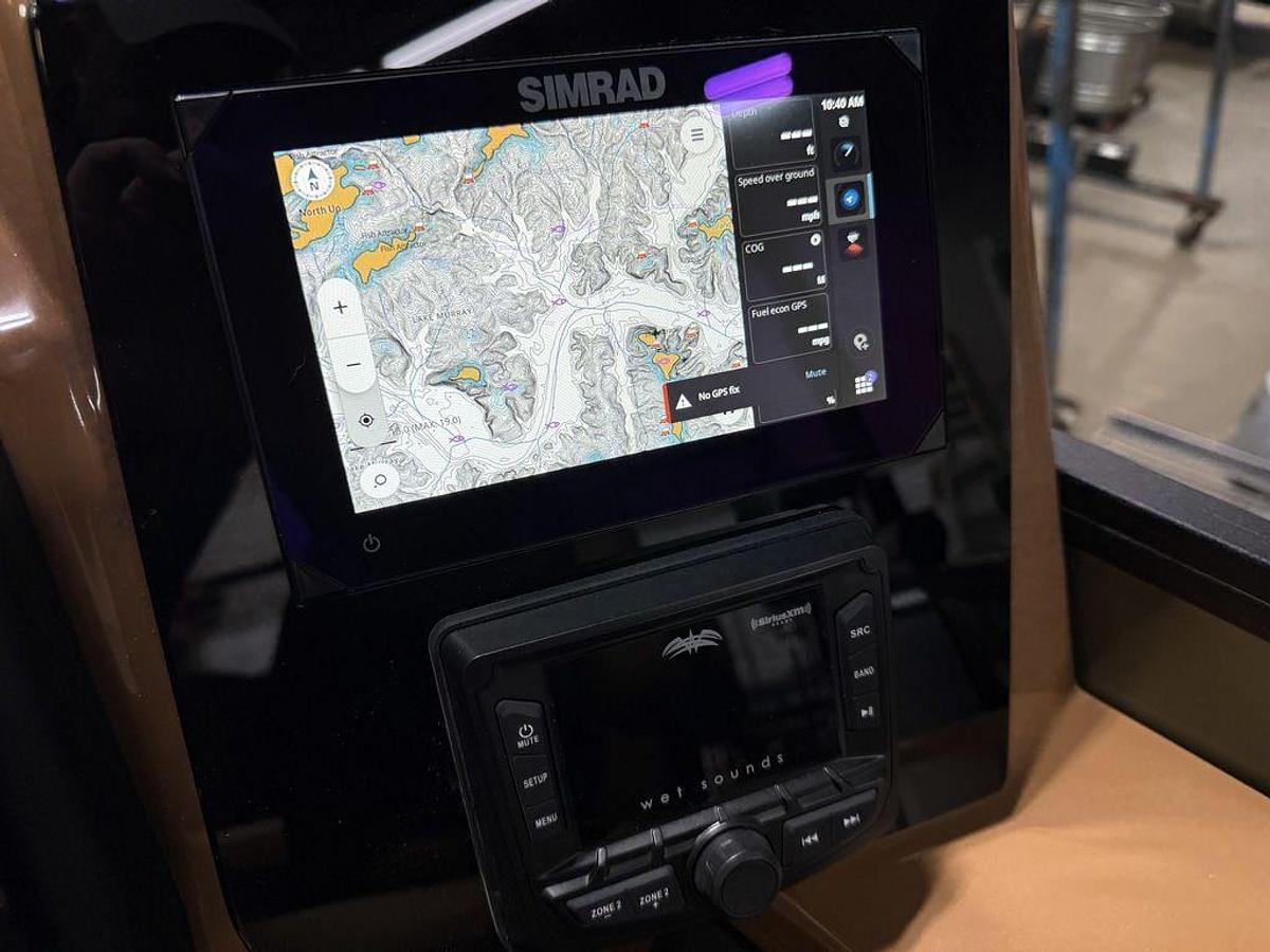 2025 Bentley Pontoons Elite 223 Swingback Tritoon & Honda 4-Stroke EFI