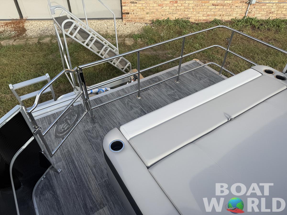 2026 Montego Bay 8522 Swingback Deluxe Pontoon