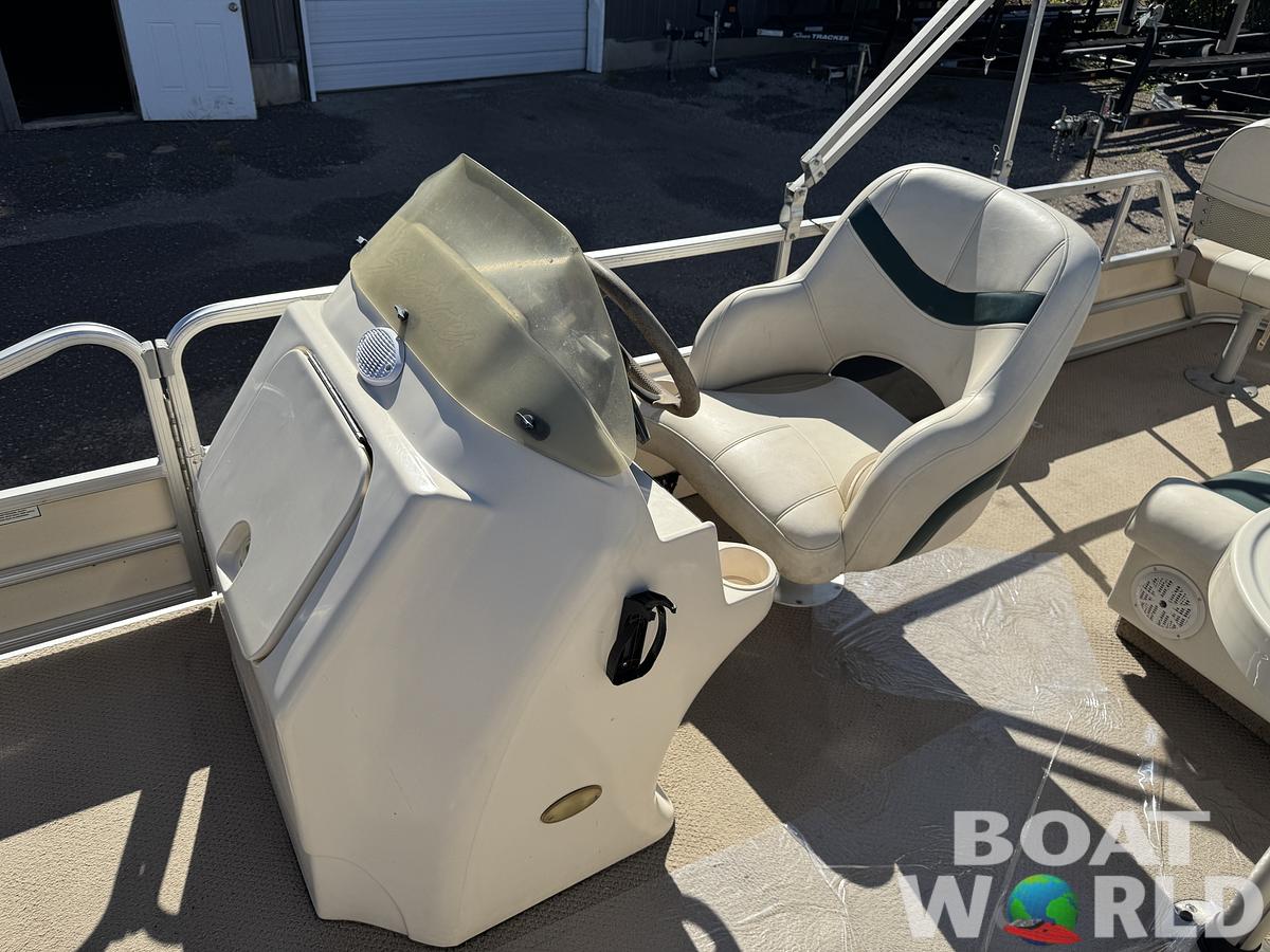 Used 2004 Sweetwater 2222 DF Pontoon