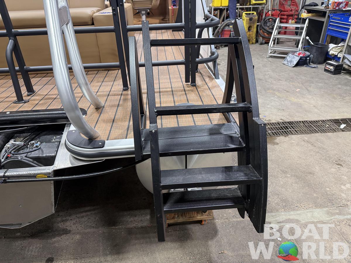 2026 Bentley Pontoons Legacy 220 Swingback