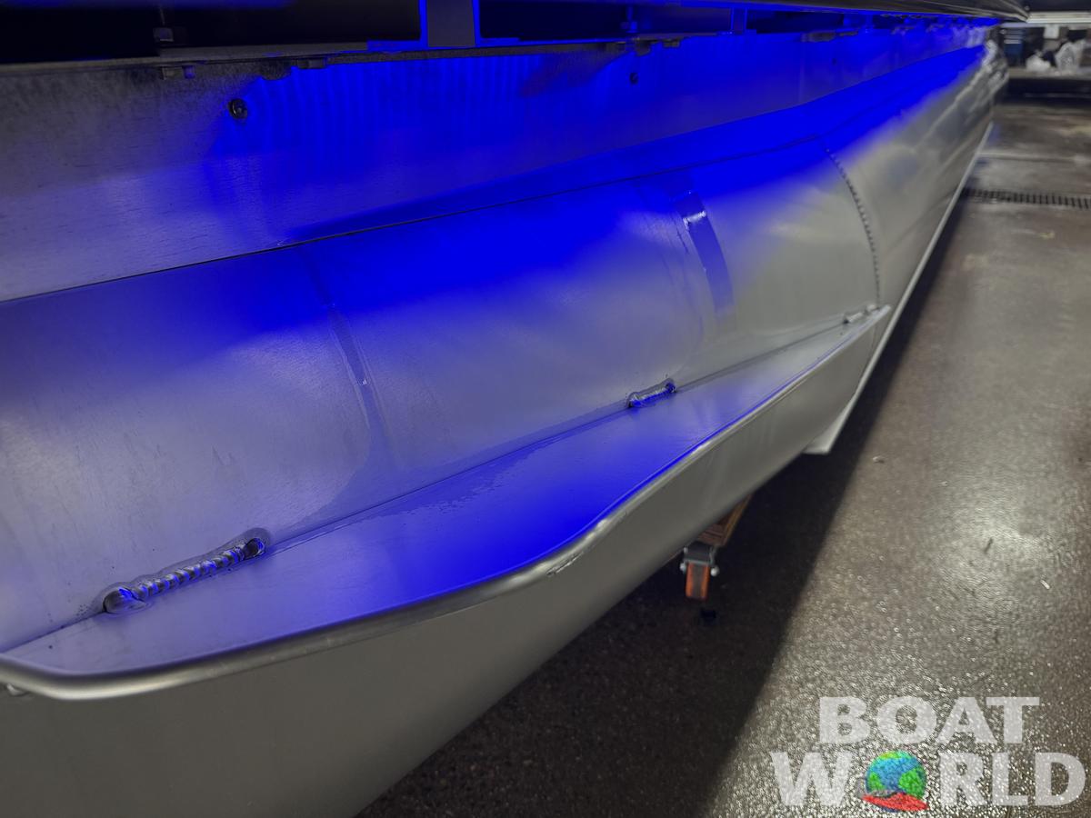 Used 2026 Bentley Pontoons Legacy 223 DL Quad Lounge Tritoon & 250HP