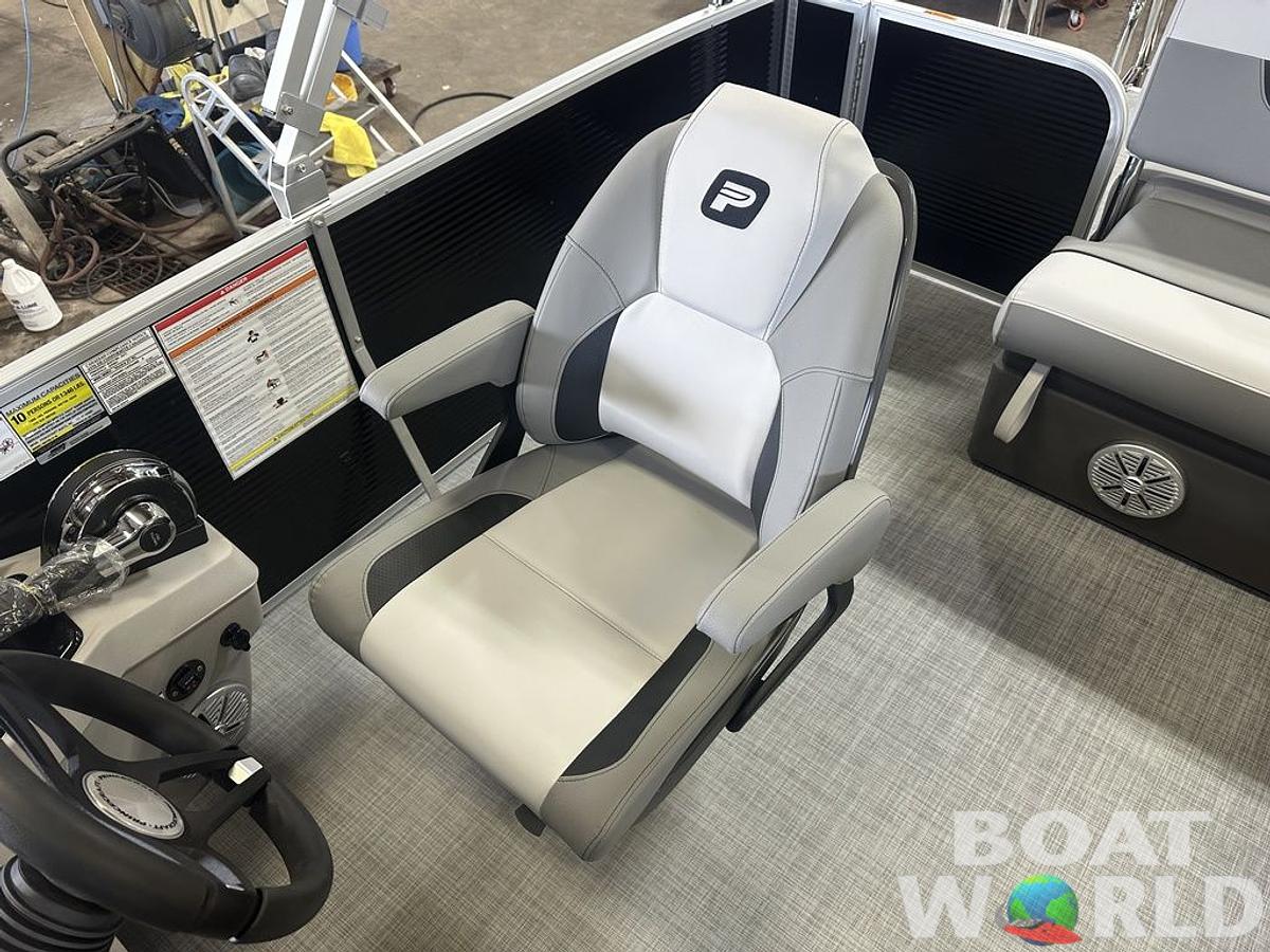 2025 Princecraft Vectra 21 RL Lounge Swingback & Mercury 4-Stroke EFI