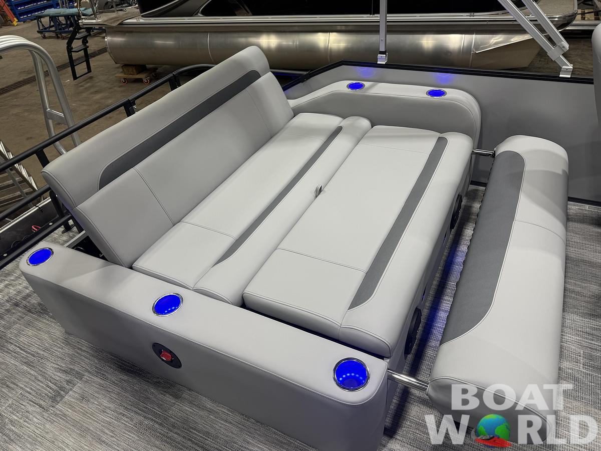 2026 Bentley Pontoons Legacy 220 Swingback 