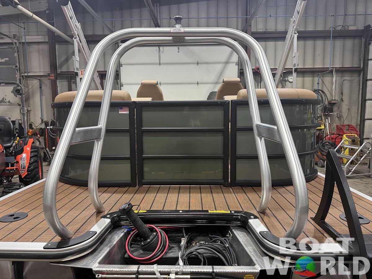 2026 Bentley Pontoons Legacy 220 Navigator DL Quad Lounge 