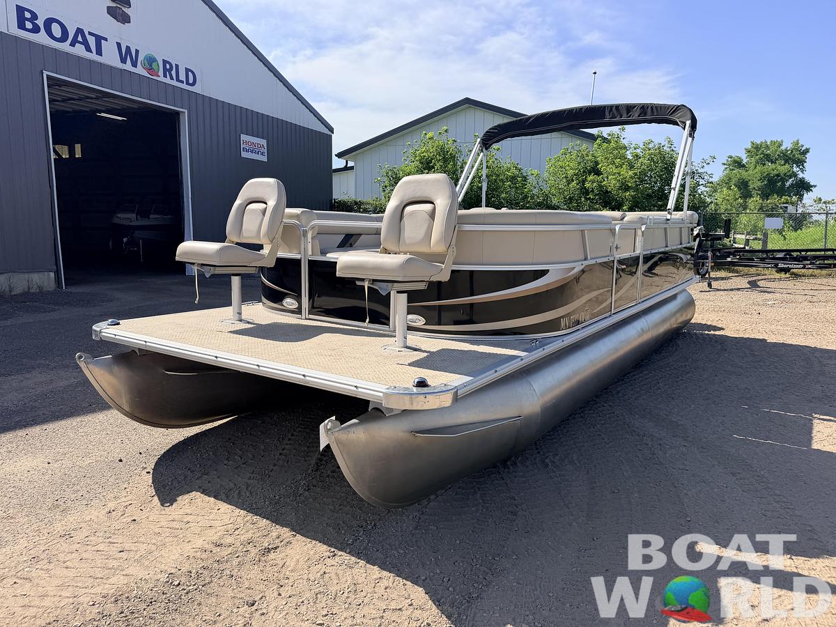 Used 2012 SunChaser 22 Fish 'N Cruise & 50HP Yamaha 4Stroke -$17,995