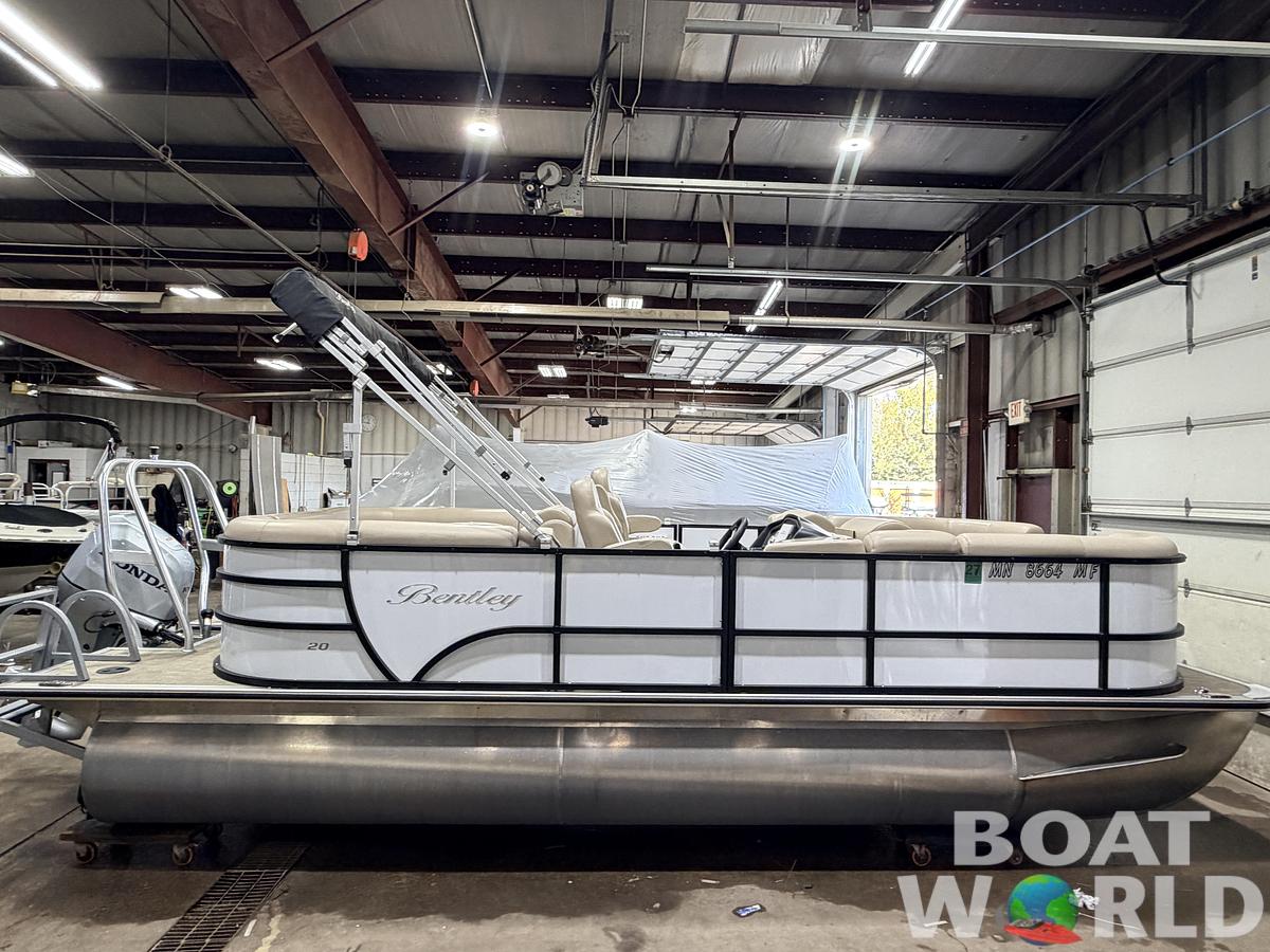 Used 2022 Bentley Pontoons Legacy 200 Navigator Quad Lounge & 100HP Honda 4Stroke -$34,995