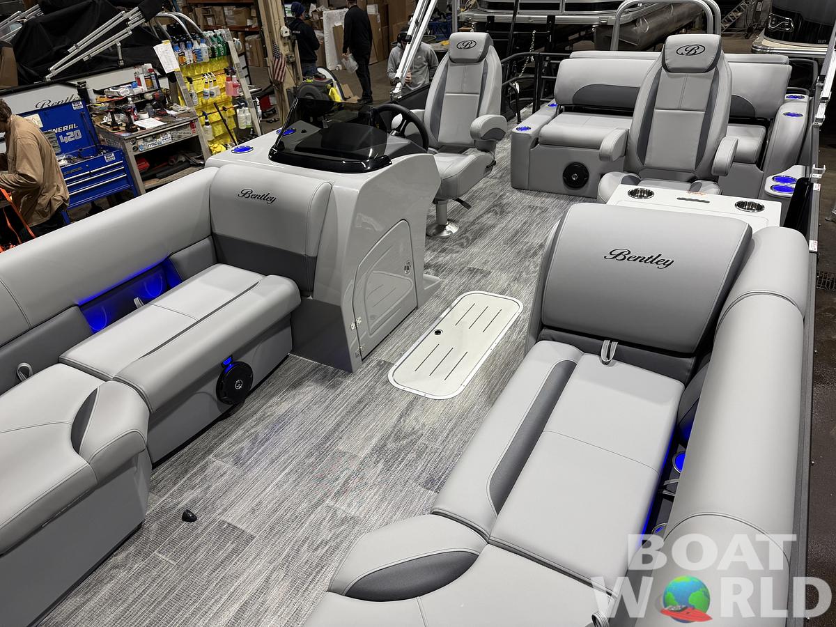 2026 Bentley Pontoons Legacy 223 Swingback Tritoon 