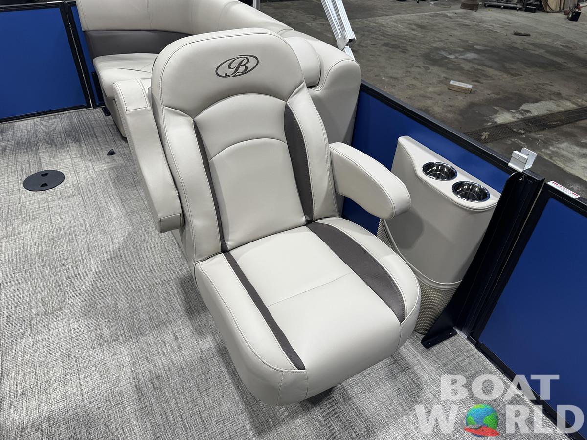 2026 Bentley Pontoons Legacy 220 Navigator Quad Lounge