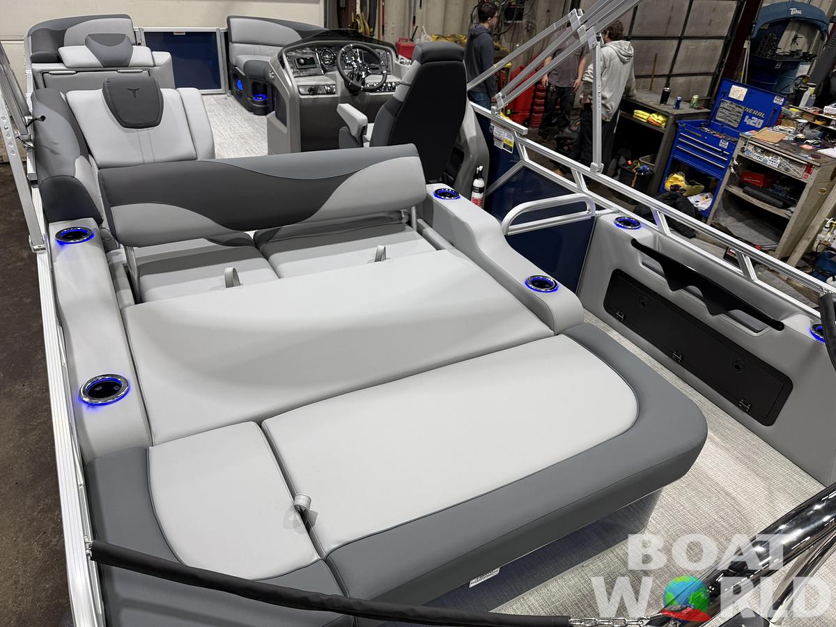 2026 Tahoe Pontoons LTZ 2385 Swingback (VRB) Tritoon