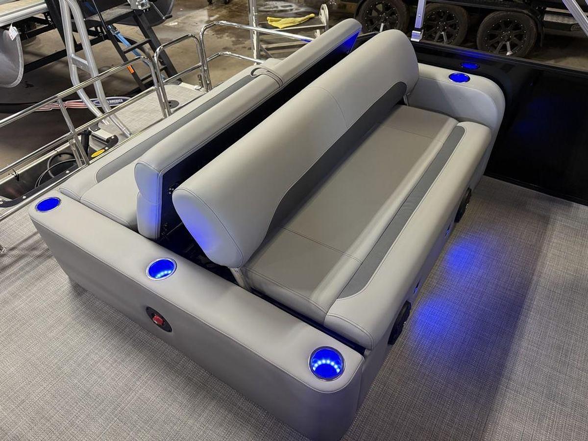 2026 Bentley Pontoons Legacy 220 Swingback & Honda 4-Stroke EFI