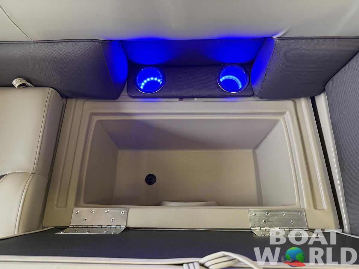 2025 Bentley Pontoons Legacy 220 Navigator Quad Lounge & Honda 4-Stroke EFI