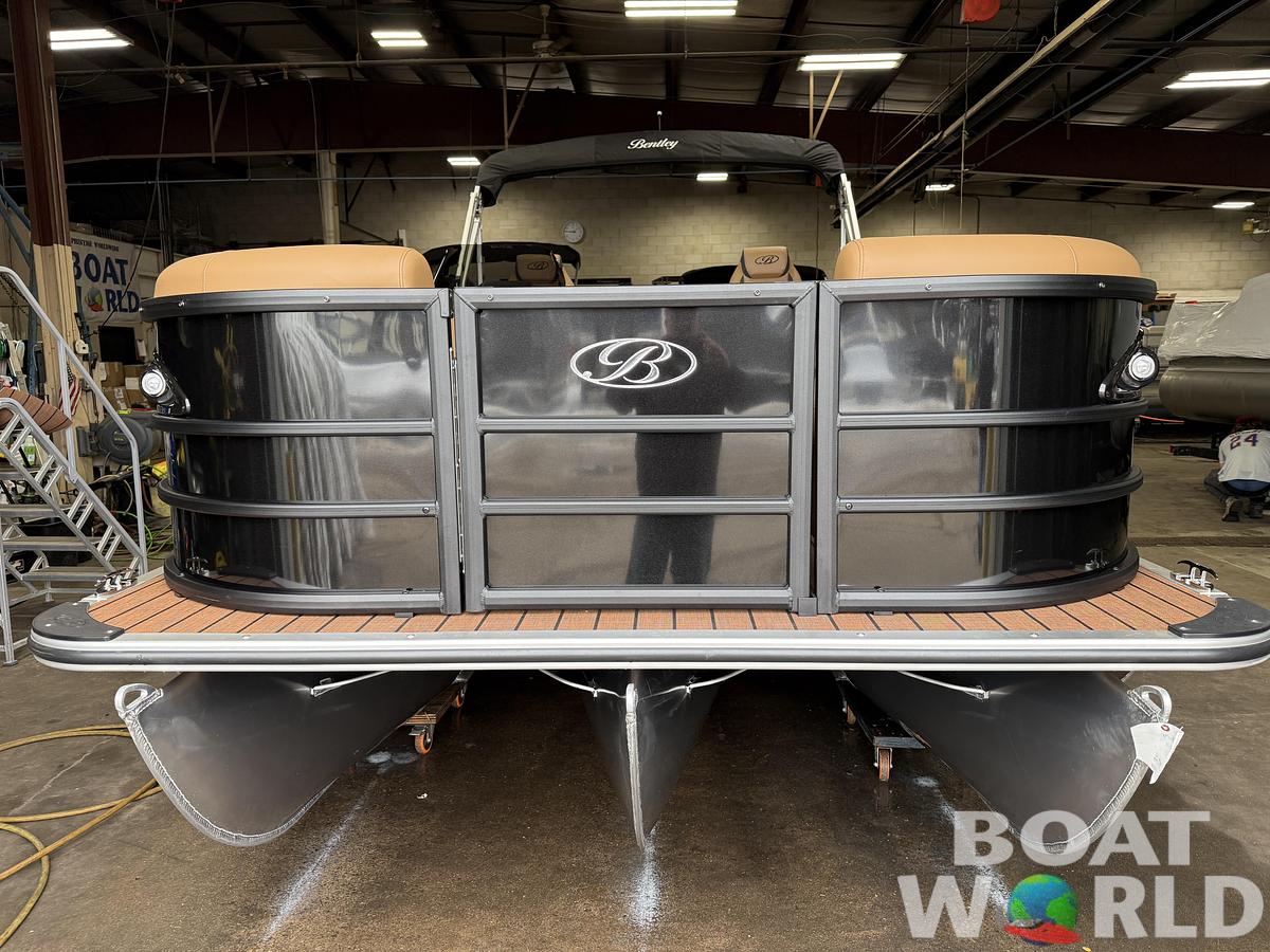 2026 Bentley Pontoons Legacy 223 QSB Swingback Tritoon 
