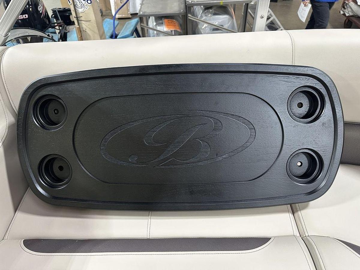 2025 Bentley Pontoons Legacy 200 Navigator Quad Lounge & Honda 4-Stroke EFI