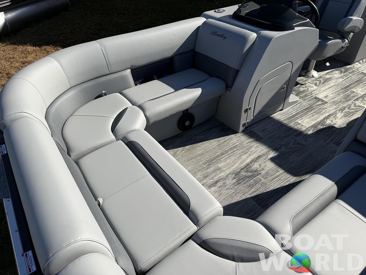 2026 Bentley Pontoons Legacy 220 Navigator Quad Lounge 