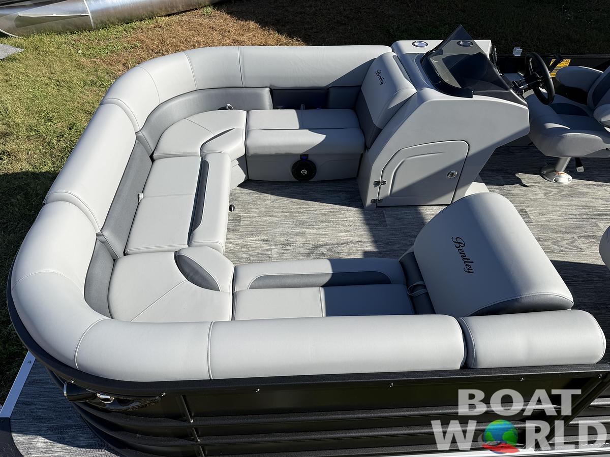 2026 Bentley Pontoons Legacy 220 Navigator Quad Lounge 