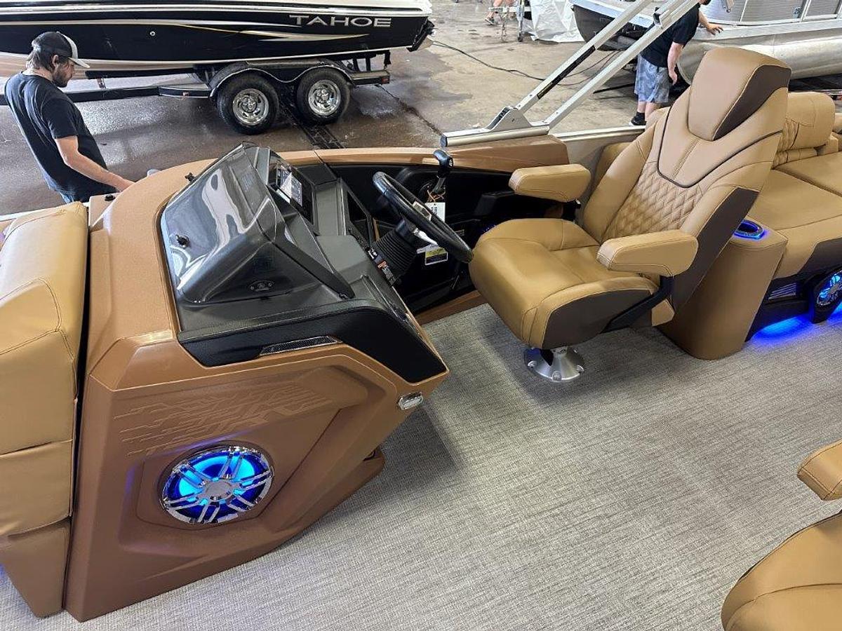 2025 Tahoe Pontoons Cascade 2385 Quad Lounge Shift SS Tritoon & Honda 4-Stroke EFI