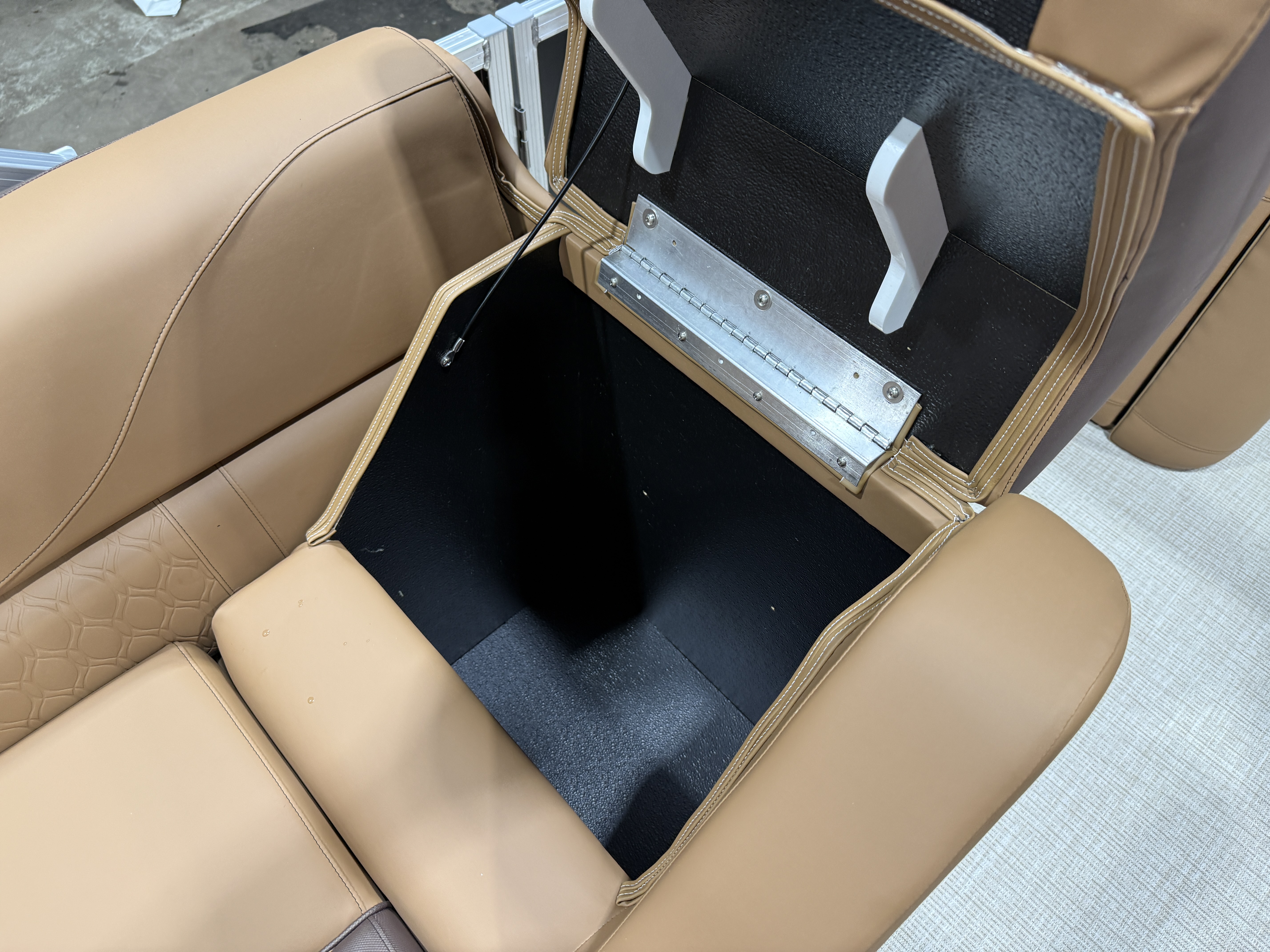 2027 Tahoe LTZ 2385 VRB SE Swingback Pontoon $42995