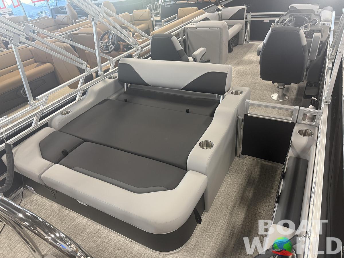 2027 Tahoe Sport VRB 2180 Swingback & 4-Stroke $33995