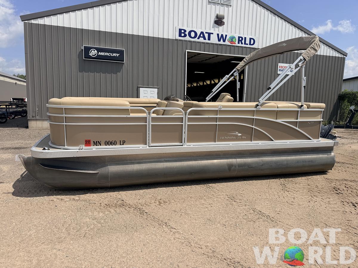 Used 2017 Bennington 208 SL & 50HP Yamaha 4Stroke -$24,995