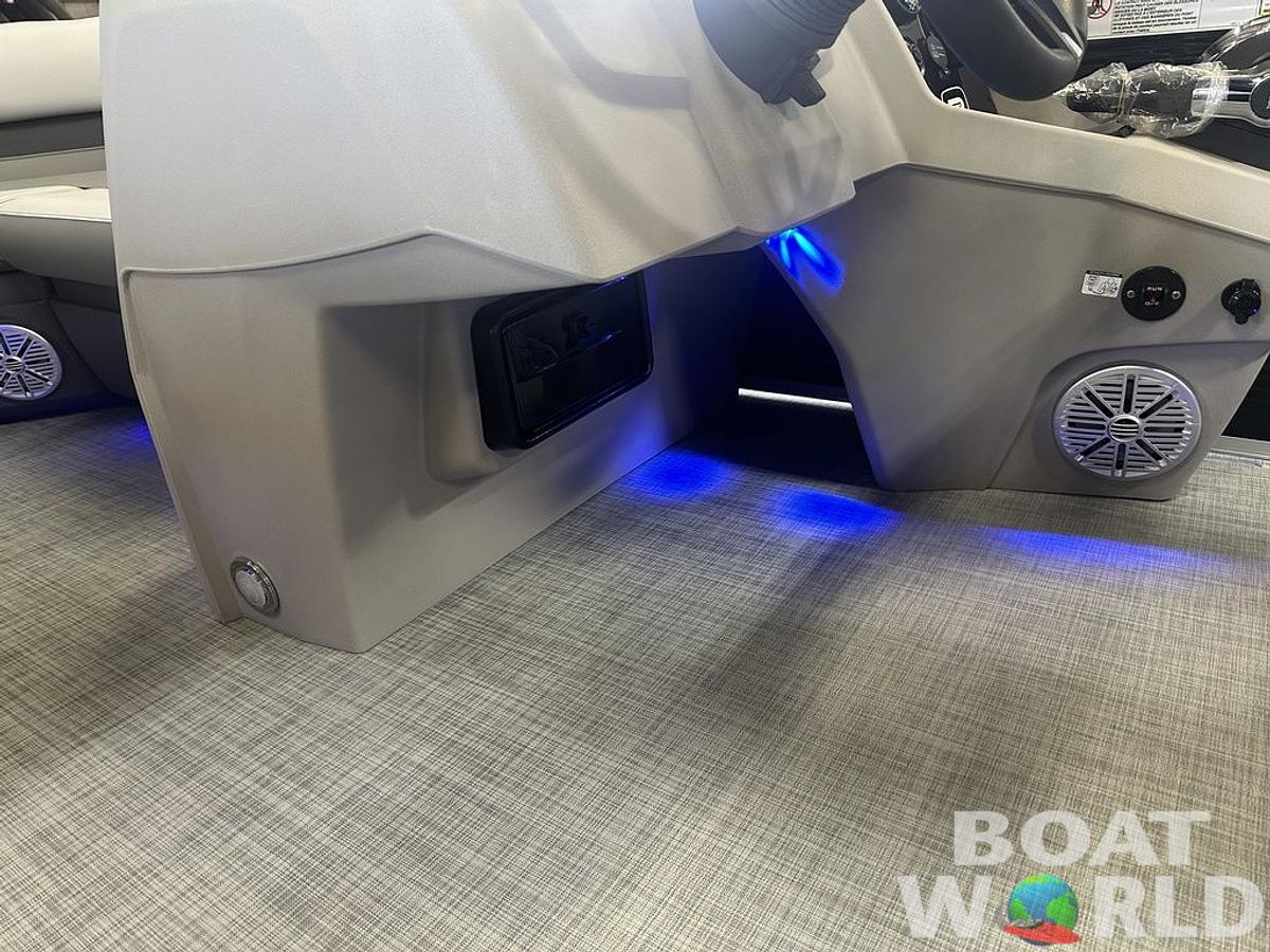 2025 Princecraft Vectra 21 RL Lounge Swingback & Mercury 4-Stroke EFI