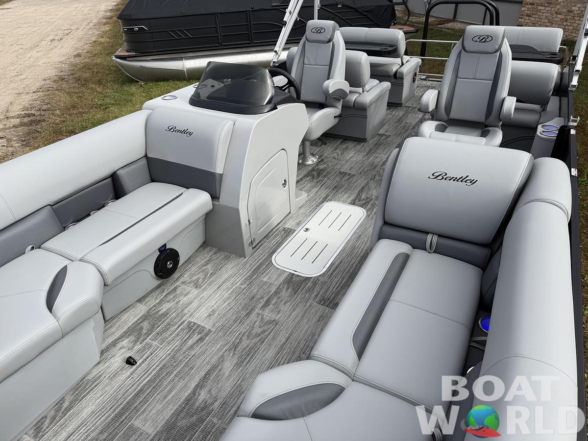 2026 Bentley Pontoons Legacy 223 QSB Swingback Tritoon 