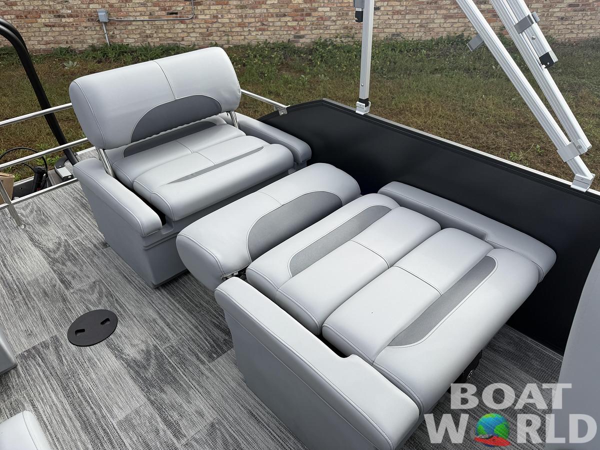 2026 Bentley Pontoons Legacy 223 QSB Swingback Tritoon 