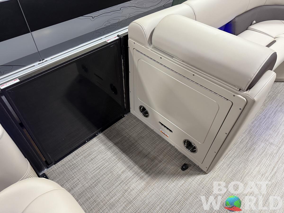 2025 Bentley Pontoons Legacy 223 Swingback Tritoon & Honda 4-Stroke EFI
