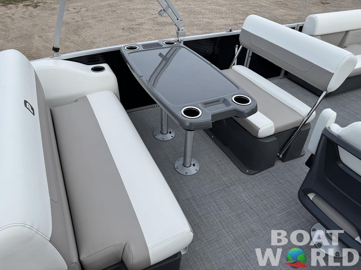 Used 2024 Princecraft Vectra 21 RL Dinette Swingback Pontoon