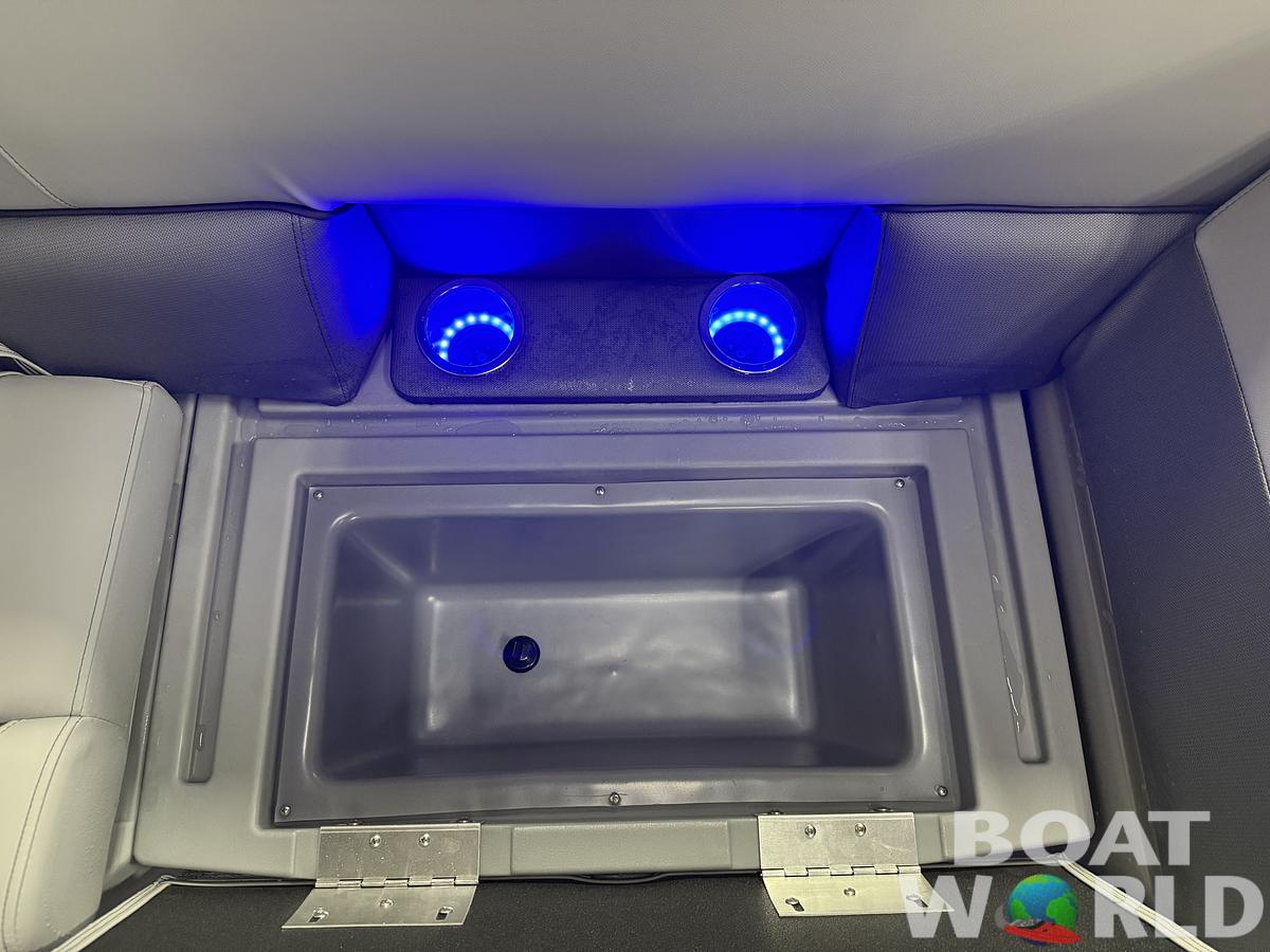 2026 Bentley Pontoons Legacy 223 Navigator Quad Lounge Tritoon 