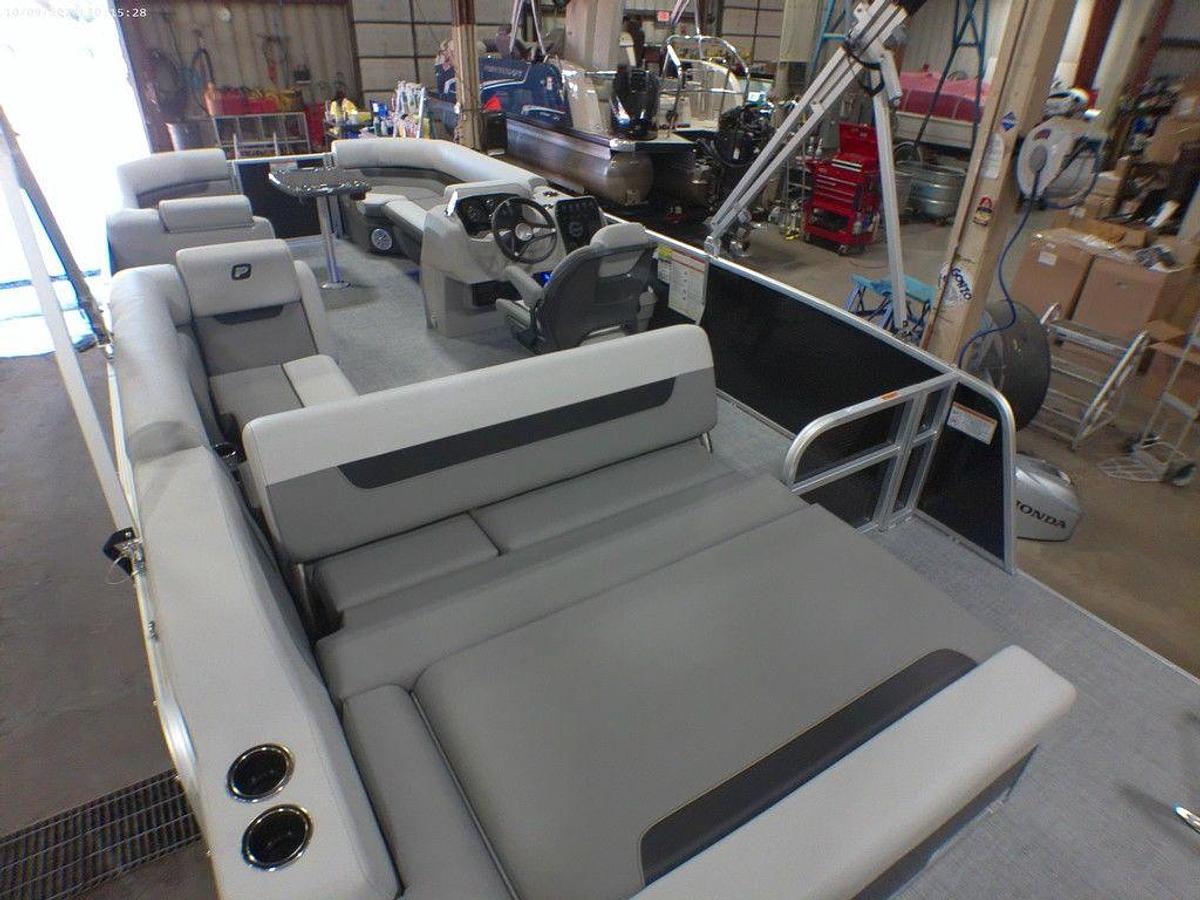 2025 Princecraft Vectra 23 RL Swingback Lounge Pontoon & Mercury 4-Stroke EFI