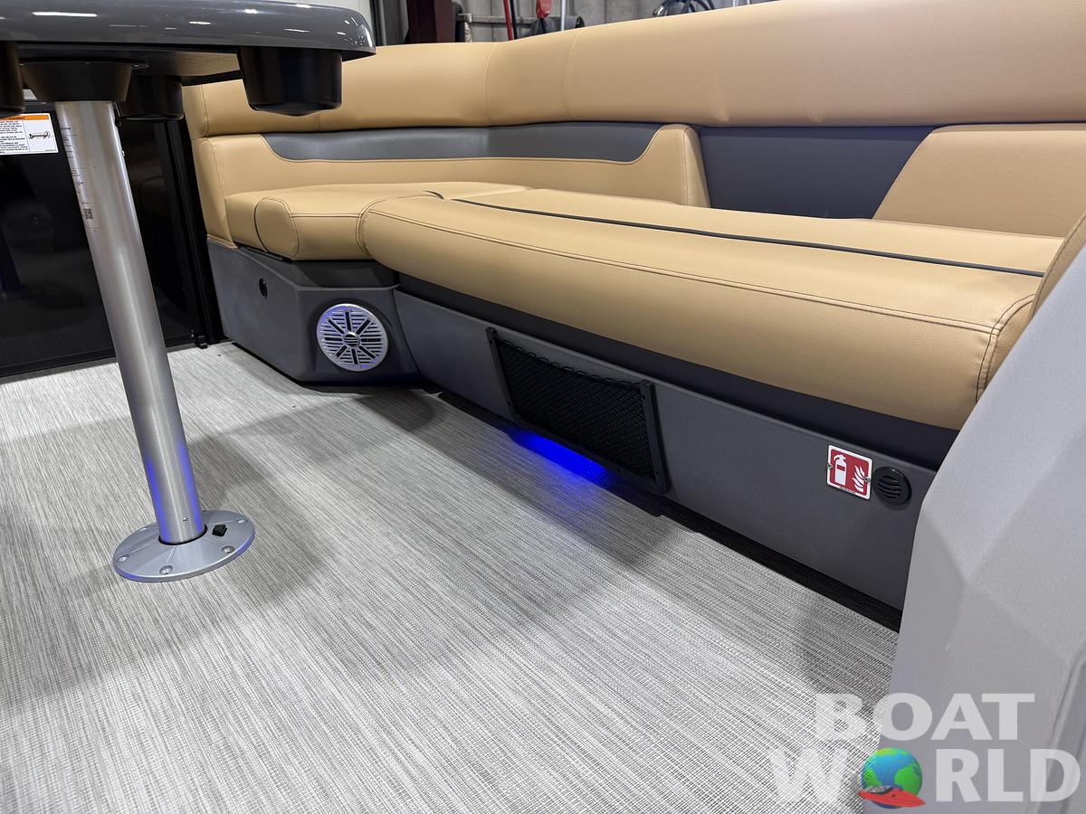 2027 Princecraft Vectra 23 RL SS Swingback Pontoon $36,995