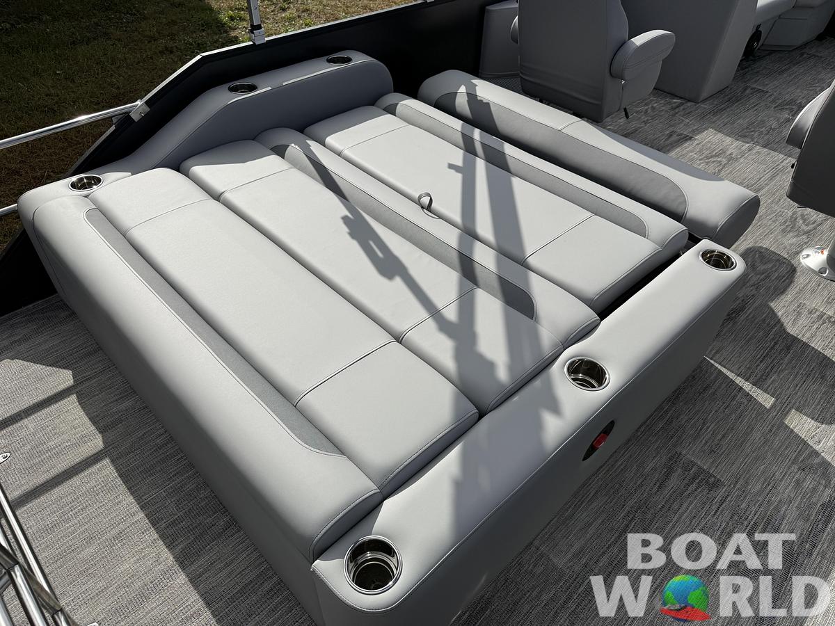 2026 Bentley Pontoons Legacy 220 Swingback 