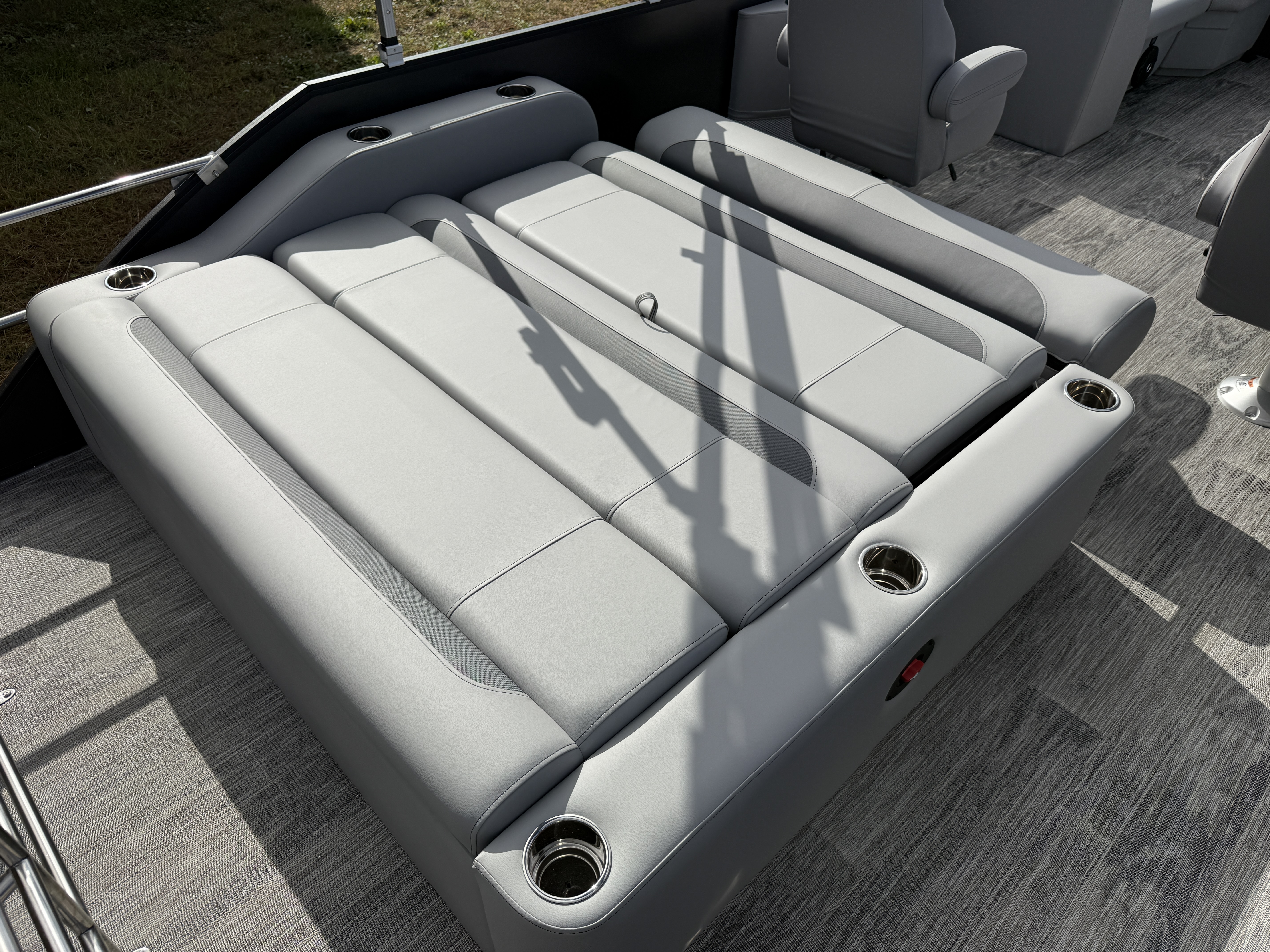 2026 Bentley Pontoons Legacy 220 Swingback 