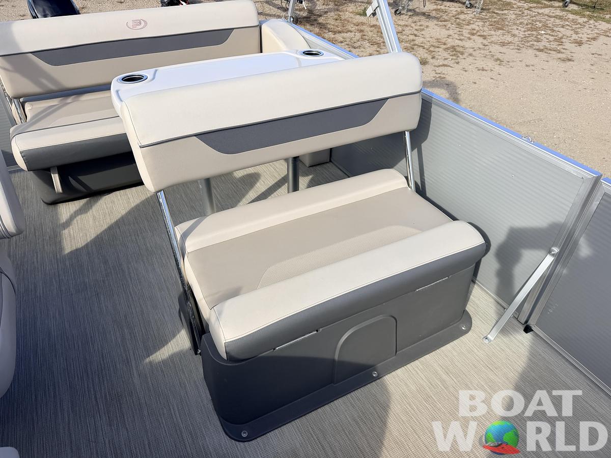 Used 2020 Princecraft Vectra 21 Rear Lounge Dinette Pontoon & 60HP Mercury 4Stroke -$24,995