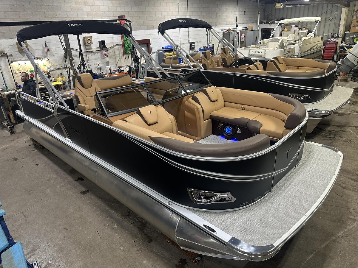 2025 Tahoe Pontoons LTZ 2385 Swingback (VRB) Windshield Tritoon & Honda 4-Stroke EFI