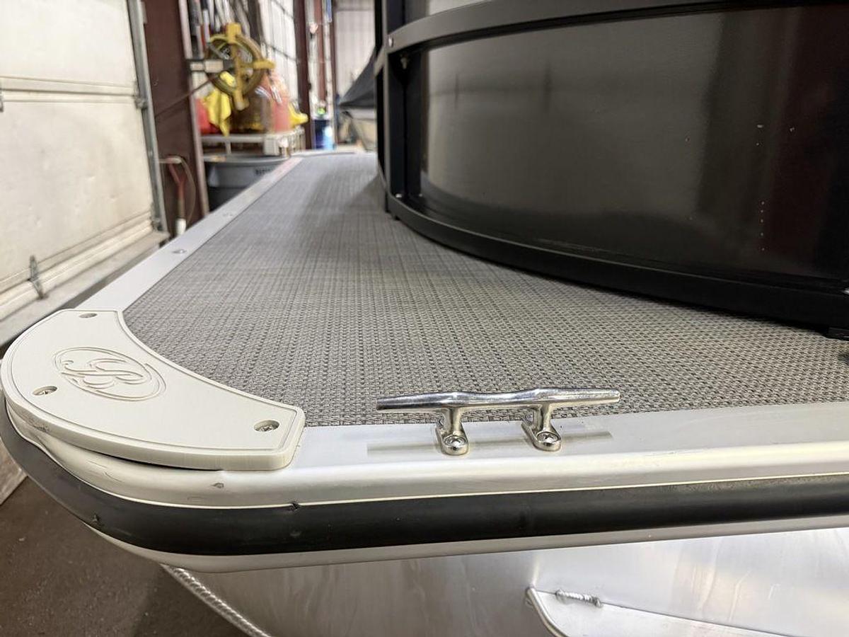 Used 2020 Bentley Pontoons Legacy 223 Navigator Quad Lounge Tritoon & Suzuki 140HP 4-Stroke EFI