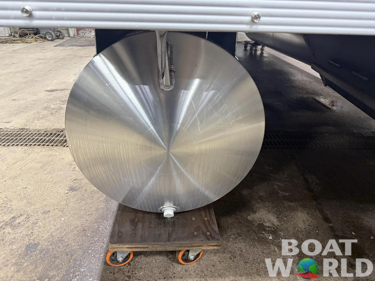 2026 Tahoe Sport VRB 2385 Swingback & 4-Stroke $34995