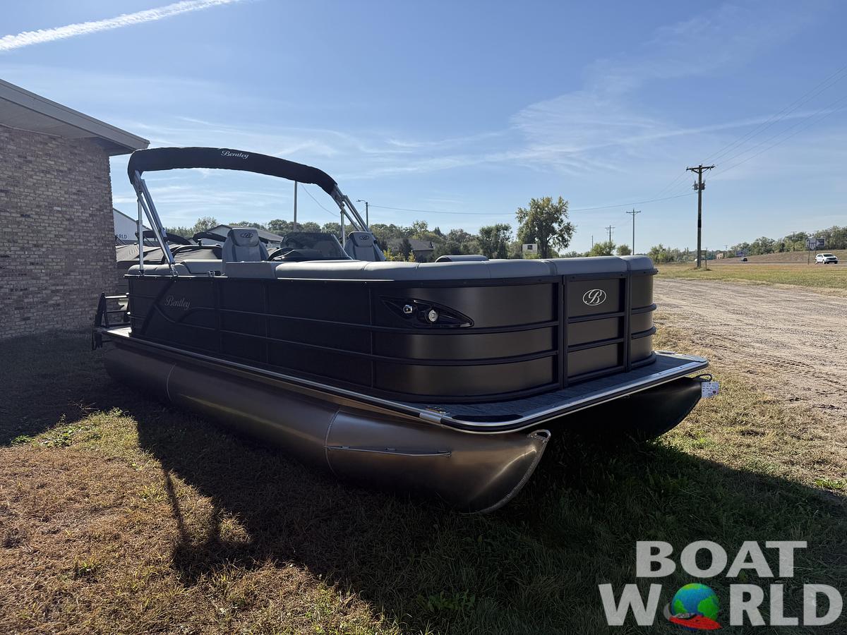 2026 Bentley Pontoons Legacy 220 Navigator Quad Lounge 