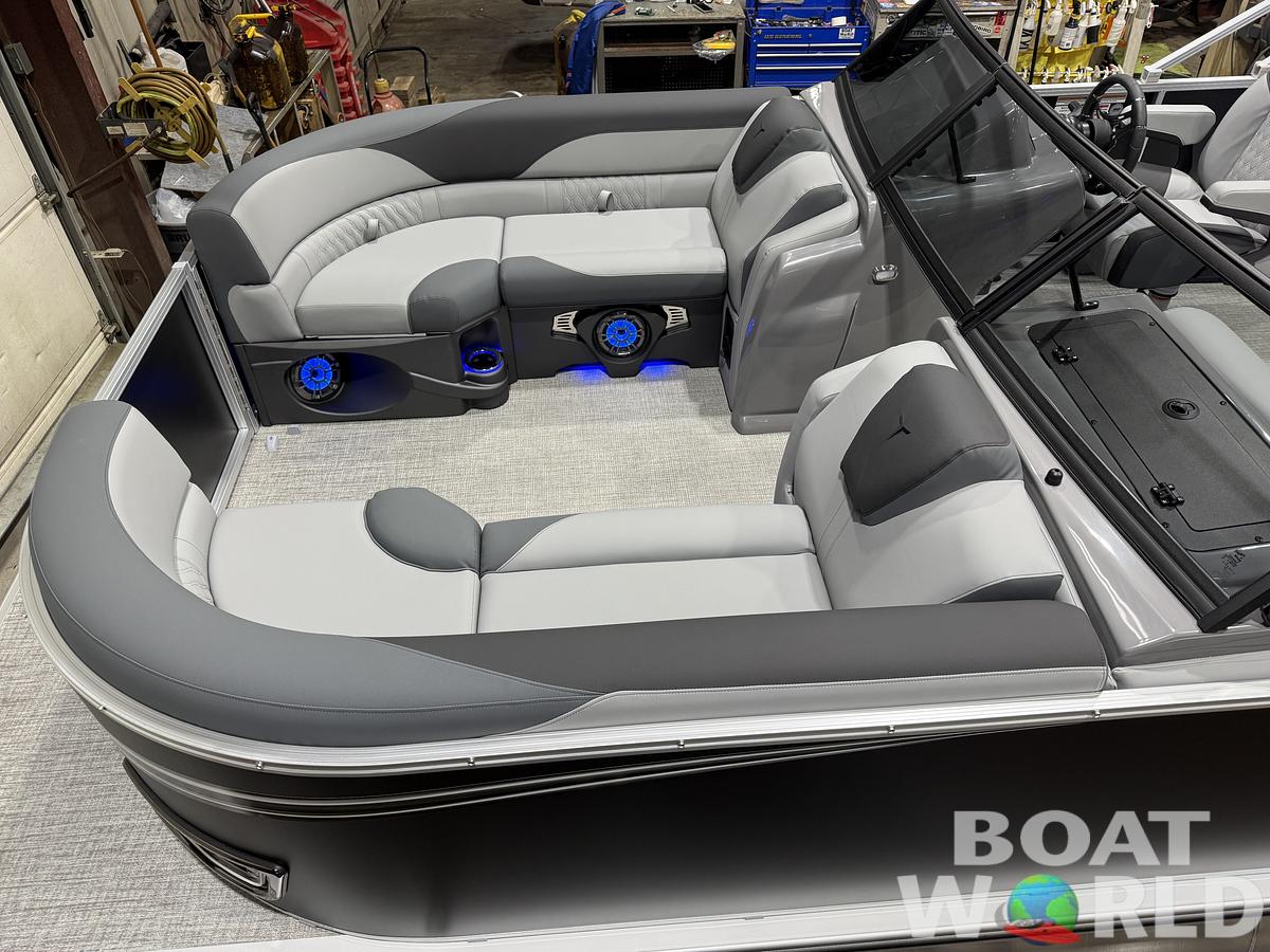 2026 Tahoe Pontoons LTZ 2385 Swingback (VRB) Windshield Tritoon