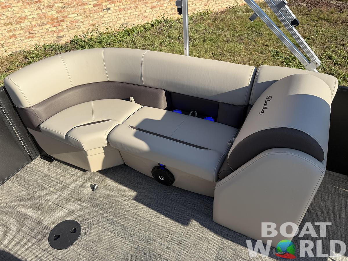 2026 Bentley Pontoons Legacy 223 Navigator DL Quad Lounge Tritoon & Honda 4-Stroke EFI